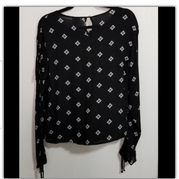 NWT Mossimo ties up sleeves with keyhole back - Picture 2 of 4